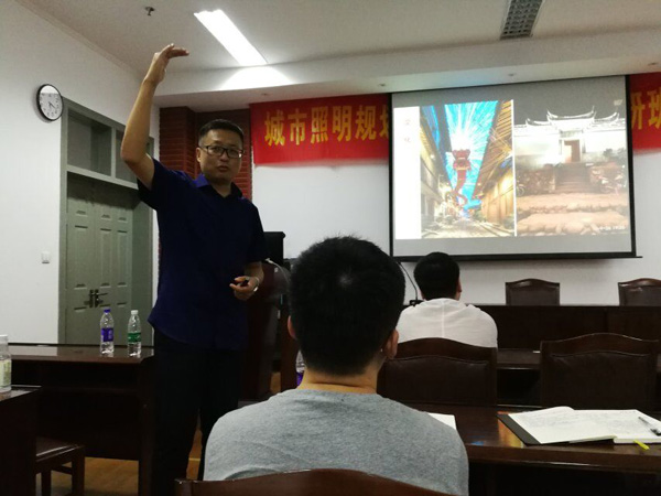 濟(jì)南金昌公司設(shè)計(jì)團(tuán)隊(duì)的自我提升 ——參加江海陽(yáng)老師的《城市照明規(guī)劃與設(shè)計(jì)》高研班(圖1) 濟(jì)南金昌公司設(shè)計(jì)團(tuán)隊(duì)的自我提升 ——參加江海陽(yáng)老師的《城市照明規(guī)劃與設(shè)計(jì)》高研班(圖1)