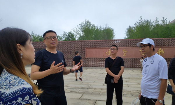 濟(jì)南金昌公司設(shè)計(jì)團(tuán)隊(duì)的自我提升 ——參加江海陽(yáng)老師的《城市照明規(guī)劃與設(shè)計(jì)》高研班(圖4) 濟(jì)南金昌公司設(shè)計(jì)團(tuán)隊(duì)的自我提升 ——參加江海陽(yáng)老師的《城市照明規(guī)劃與設(shè)計(jì)》高研班(圖4)